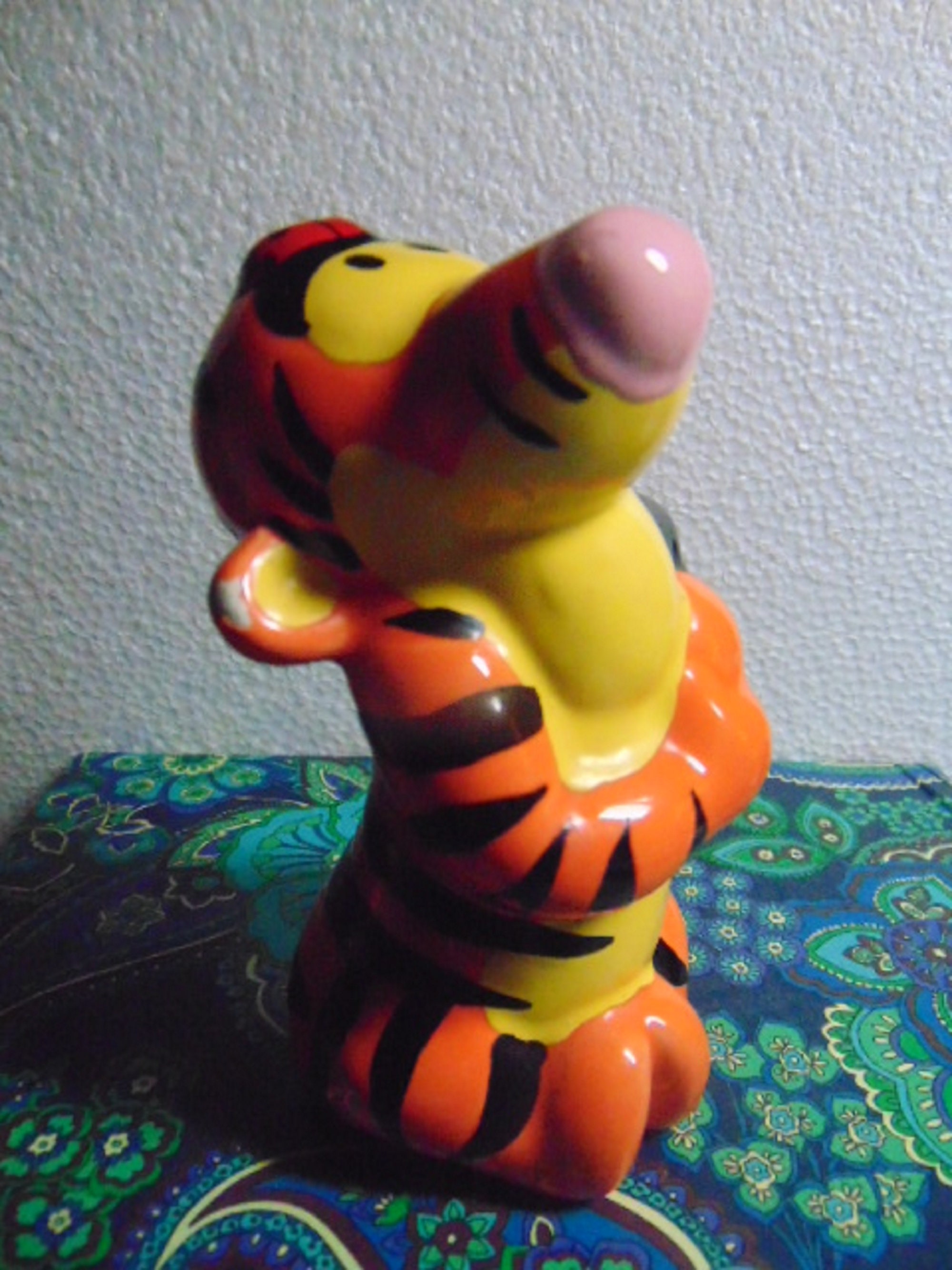 Vintage 90's Ceramic Disney Winnie the Pooh & Tigger Salt and
