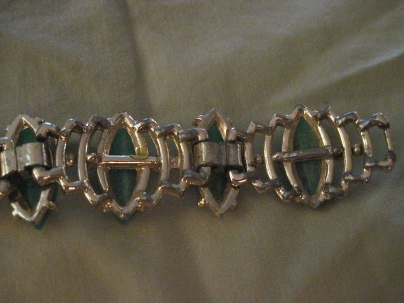 Vintage BEAUTIFUL Thermoset Lt GreenSeafoam Moonglow Big /& Chunky Goldtone Bracelet..3279
