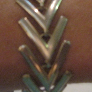 Vintage UNIQUE Brookcraft Silver Art Deco &quot;Arrow/Feather&quot; Style Bracelet.....#3493...Estate Found,Gift 4 Woman,Bridal Wear,Church Wear