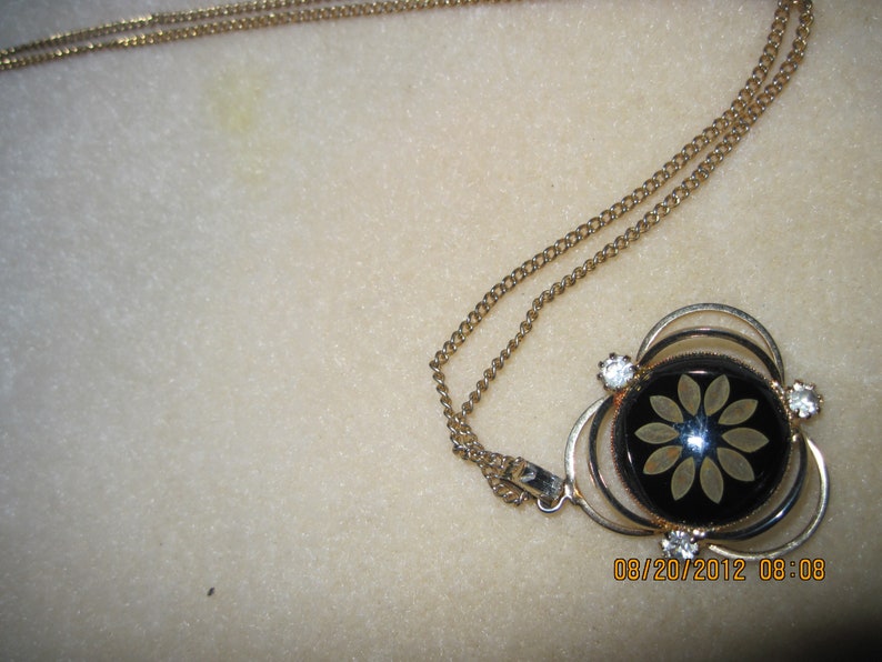Vintage GORGEOUS Gold /& Black Carved Flower w Crystals Necklace..#2333..ESTATE FOUND Gift 4 HerGift 4 MomEverydaySpecial Times