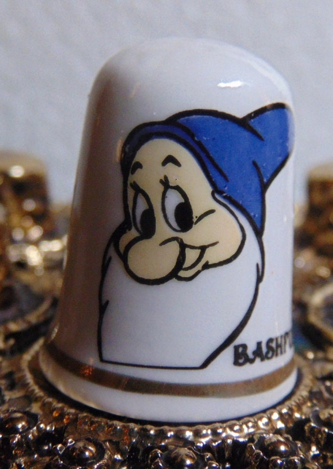 Vintage Thimbles for Sale vs. Evoplay’s Old-School Casino Game: A Comparative Review