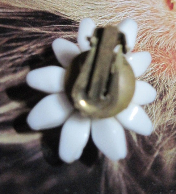 Vintage GORGEOUS 50's White Milk Glass & Gold Wire Flower Cluster Button Style Clip Earrings..#8452..Gift 4 Mom,Gift 4 Her,Office or Play View 3