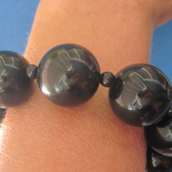 BEAUTIFUL Vintage Licorice Black BIG CHUNKY Ball Lucite Stretch Bracelet...PRIcE ReDUCED!..#7252...Birthday,Holiday,Office or Play