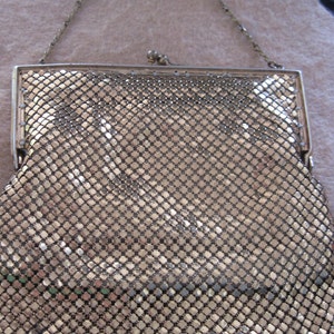 VINTAGE BEAUTIFUL Designer Gold Metal Art Deco Box Style Purse..... Wedding/Holiday/Special Occasion/Night on the Town/Evening Wear/Glamour