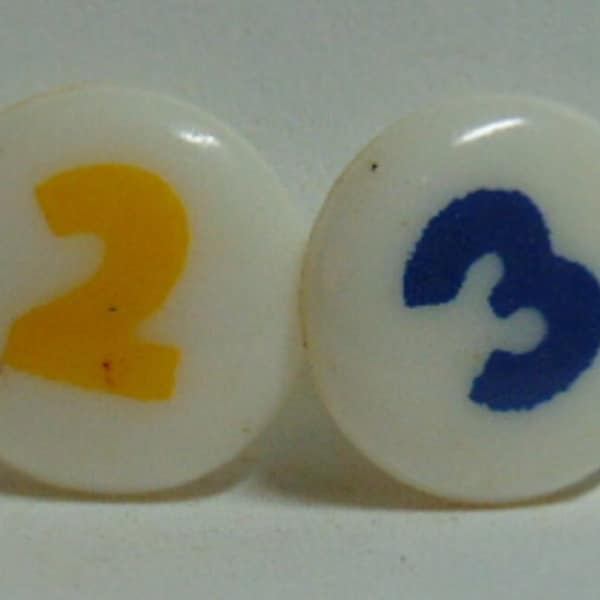 VINTAGE CUTE Set of 4 White w/ Basic Colors & Numbers 1,2,3,4 Celluloid/Plastic Child Buttons....#4148