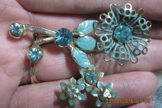 Vintage ROMANTIC Gold & Enamel, Lt.Aqua Blue 3D C… - image 2