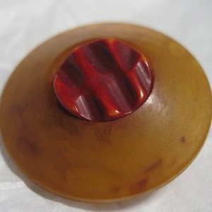 ANTIQUE STELLAR Marbled Apple Juice Bakelite Button w/ Red Over Dye Butterscotch Center Button....#33