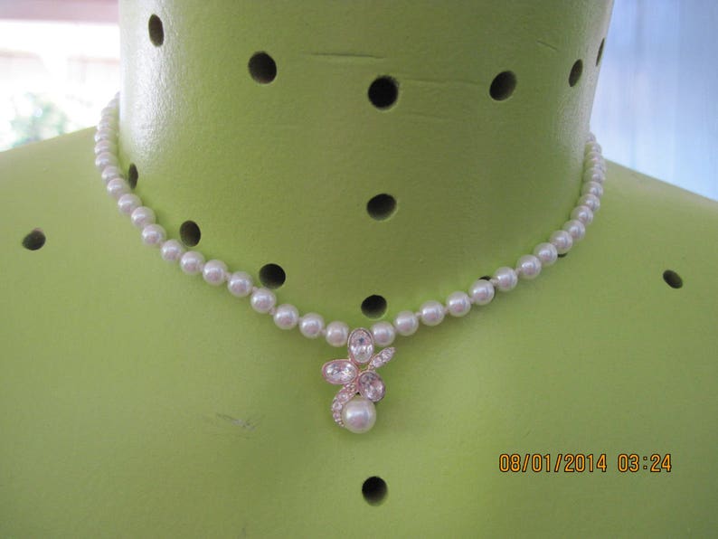 Vintage BEAUTIFUL White Glass Pearl Knotted Strand w Crystal /& Faux Pearl Pendant Necklace....80/'s.....6534....Bridal Wear,Dressy,Classic