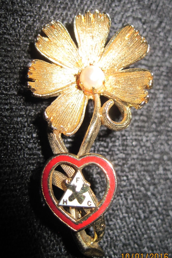 Vintage LOVELY Gold Detailed Flower w/ Faux Pearl 