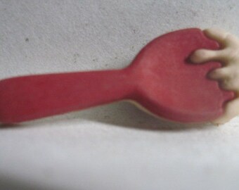 VINTAGE PRETTY Faux 1940's/50's Realistic Plastic Spoon w/ Batter 'Goofy' Button.....#1631b