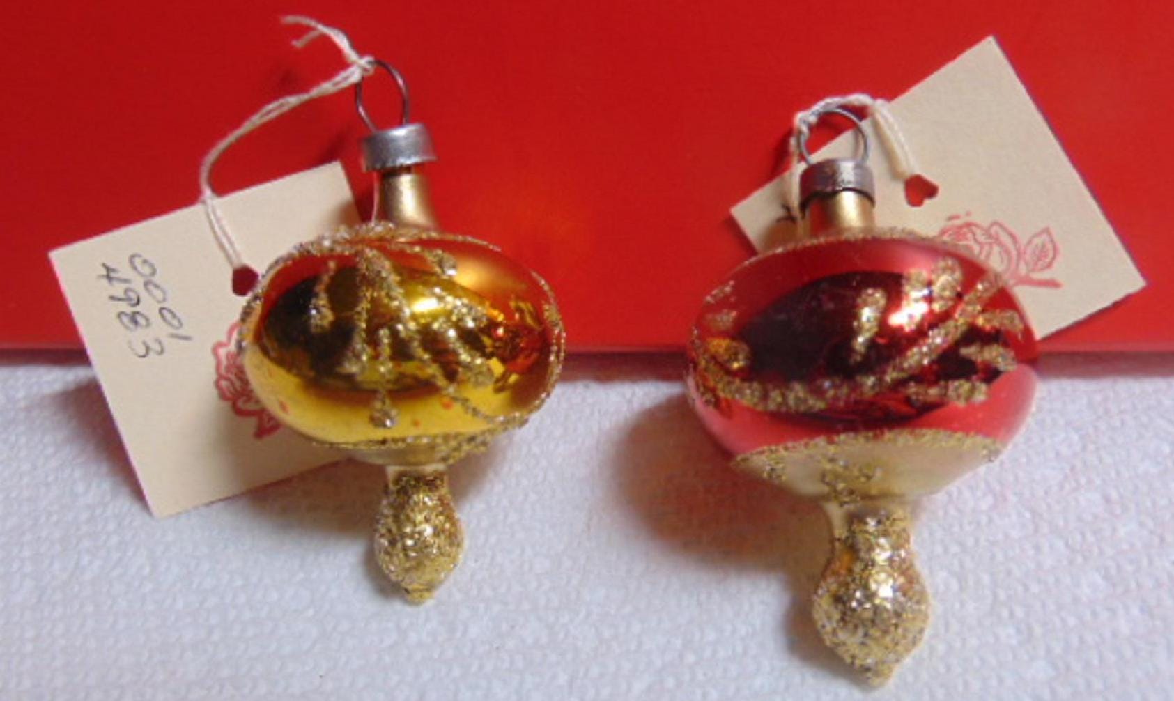 Vintage GORGEOUS Mini Set of 2 Glass Red & Gold W/glitter Ball 