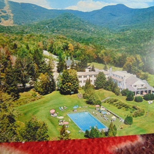 Vintage 50&#39;s/60&#39;s The Lodge @ Smugglers Notch Mt Mansfield VT State Postcard.unused.VERMONT State..392.Historical Postcards,Travel Postcards