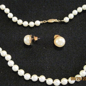 Vintage BEAUTIFUL Avon Faux Pearl Necklace & Earring set......#192...Bridal Jewelry,Elegant Jewelry,Classic Pearls,Gift for Wife
