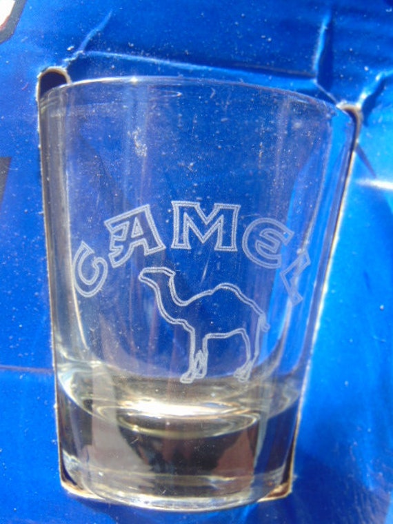 VINTAGE Camel's 
