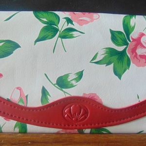 Vintage 90's cuero sintético cremoso blanco, rojo y rosa rosas tamaño completo compartimento cartera de mujer... Nunca usado... vendido por Avon... Carteras vintage