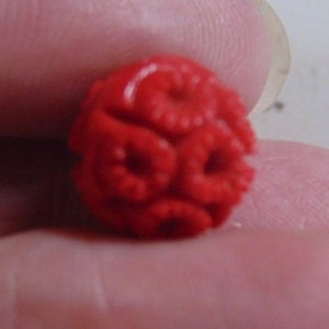 ANTIQUE UNUSUAL 1930's/40's Bright Red Plastic Ball Button w/ DEEP Centered Flowers.....#1537