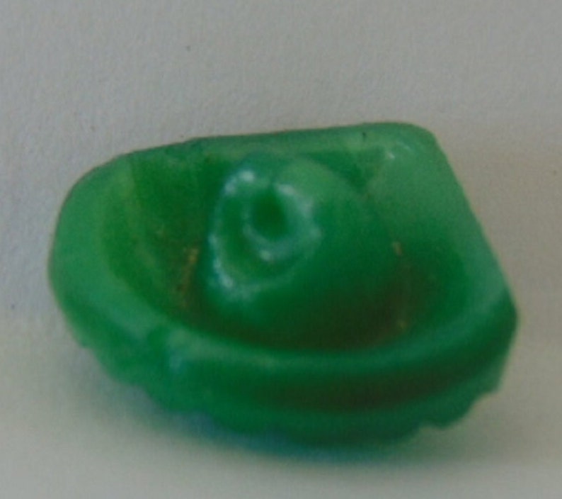 VINTAGE BEAUTIFUL 40's Realistic Kelley Green Satin Glass 'clam Shell ...