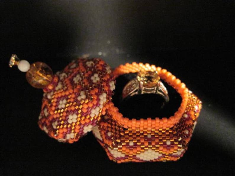 BEAUTIFUL Beaded Hexagon Tuffet Style Box with Cirtine Ring...HAND BEADED /& One of A Kind Ring