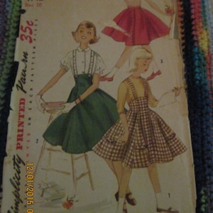 VINTAGE SIMPLICITY Printed Pattern #1742.... sz,10.... girls suspenders skirt ..50&#39;s..#84...