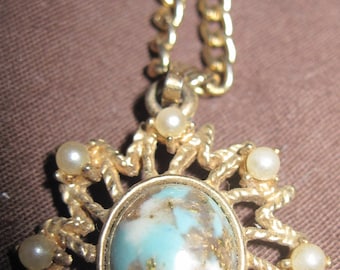 VINTAGE GORGEOUS Sarah Coventry Faux Pearl & Turquoise Pendant Necklace..#4212..Hippie or Boho Wear,Gift 4 Her,Office or Play Wear