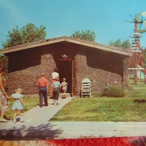 Vintage 50&#39;s/60&#39;s Sod House @ Pioneer Village in Minden, NE State Postcard.unused.NEBRASKA State..394..Historical Postcards,Travel Postcards