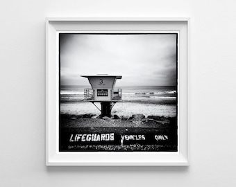 Decoración de la playa San Diego California Fotografía en blanco y negro, Torrey Pines Lifeguard Tower - Arte pequeño y tamaños de arte de pared grandes disponibles