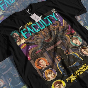 Może przedstawiać: Czarna koszulka z grafiką z filmu "The Faculty". Projekt zawiera tytuł filmu, potwora i frazę "Your Teachers Aren't Human". Koszulka jest oznaczona jako "Large".