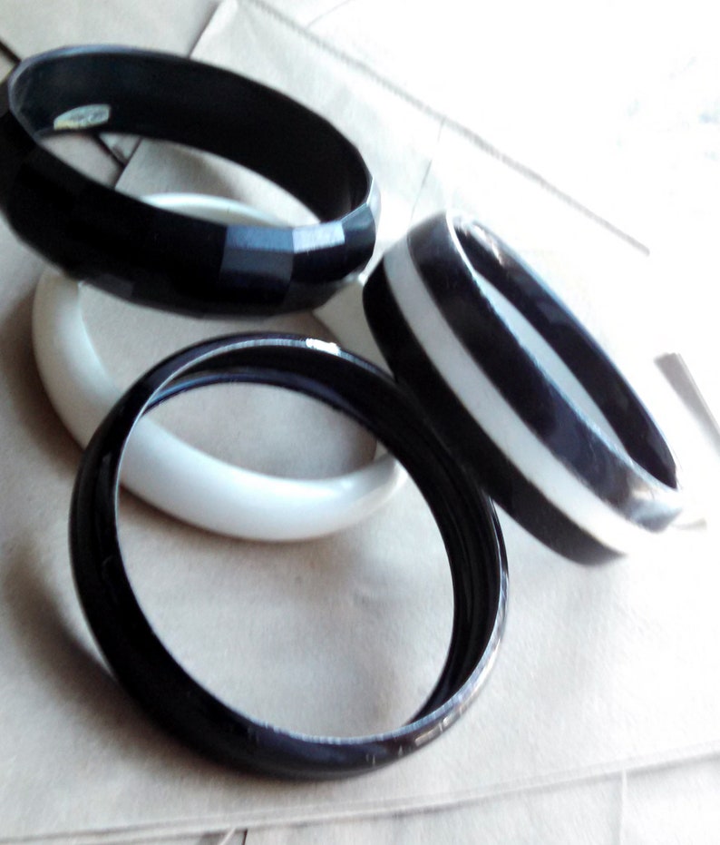 Vintage Monochrome Minimalist High Contrast Match Everything Plastic Bangles Oreo Cookie Basic Black and White Arm Candy Every Day Party