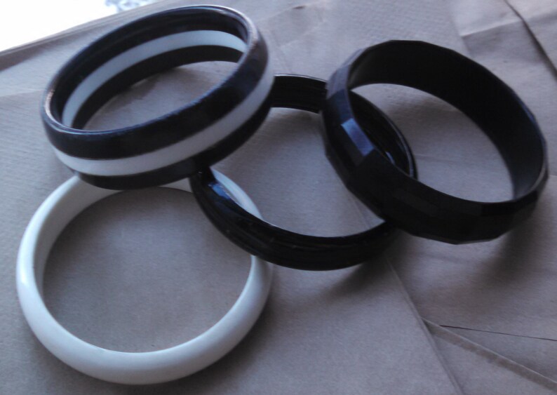 Vintage Monochrome Minimalist High Contrast Match Everything Plastic Bangles Oreo Cookie Basic Black and White Arm Candy Every Day Party