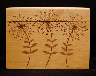 Scatola per ricette in legno personalizzata: design floreale inciso, regalo per addio al nubilato