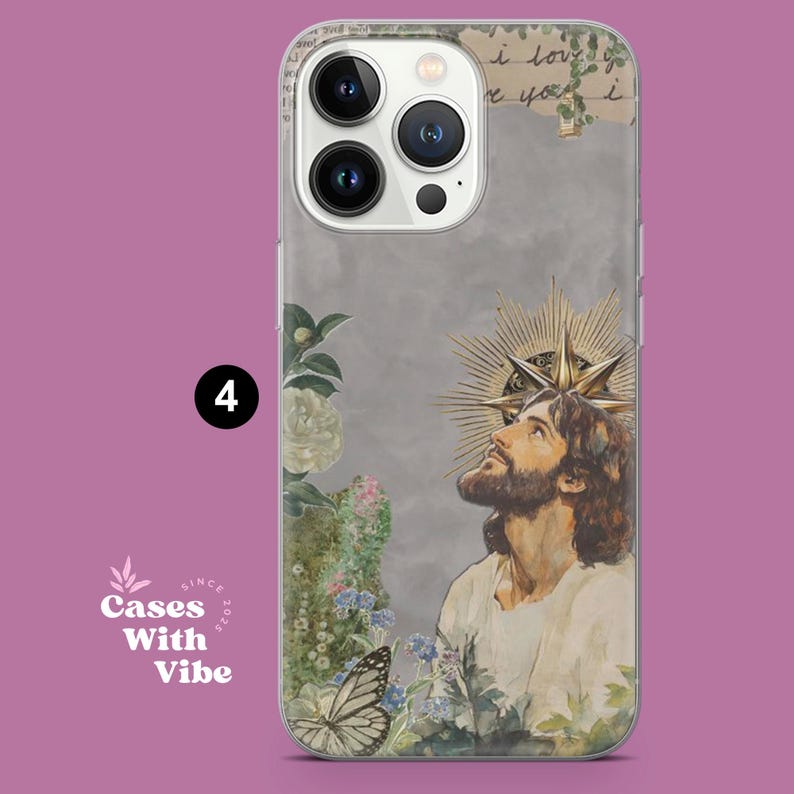 Puede incluir: Funda de tel&eacute;fono transparente con una ilustraci&oacute;n religiosa de un hombre con halo, mirando hacia arriba. El dise&ntilde;o incluye elementos florales y una mariposa, con el texto "i love you i". La funda tiene el n&uacute;mero "4" y el texto "Cases With Vibe".