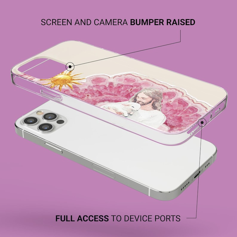 Puede incluir: Una funda transparente para tel&eacute;fono con un dise&ntilde;o de acuarela que presenta un sol, nubes rosas y una figura sosteniendo un cordero. La funda est&aacute; dise&ntilde;ada para proteger la pantalla y la c&aacute;mara. El texto en la imagen dice "SCREEN AND CAMERA BUMPER RAISED" y "FULL ACCESS TO DEVICE PORTS."