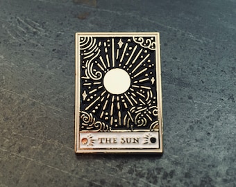 SPILLA SmaltaTA TAROT THE SUN / Badge / Spilla / Spilla / Nero & Oro