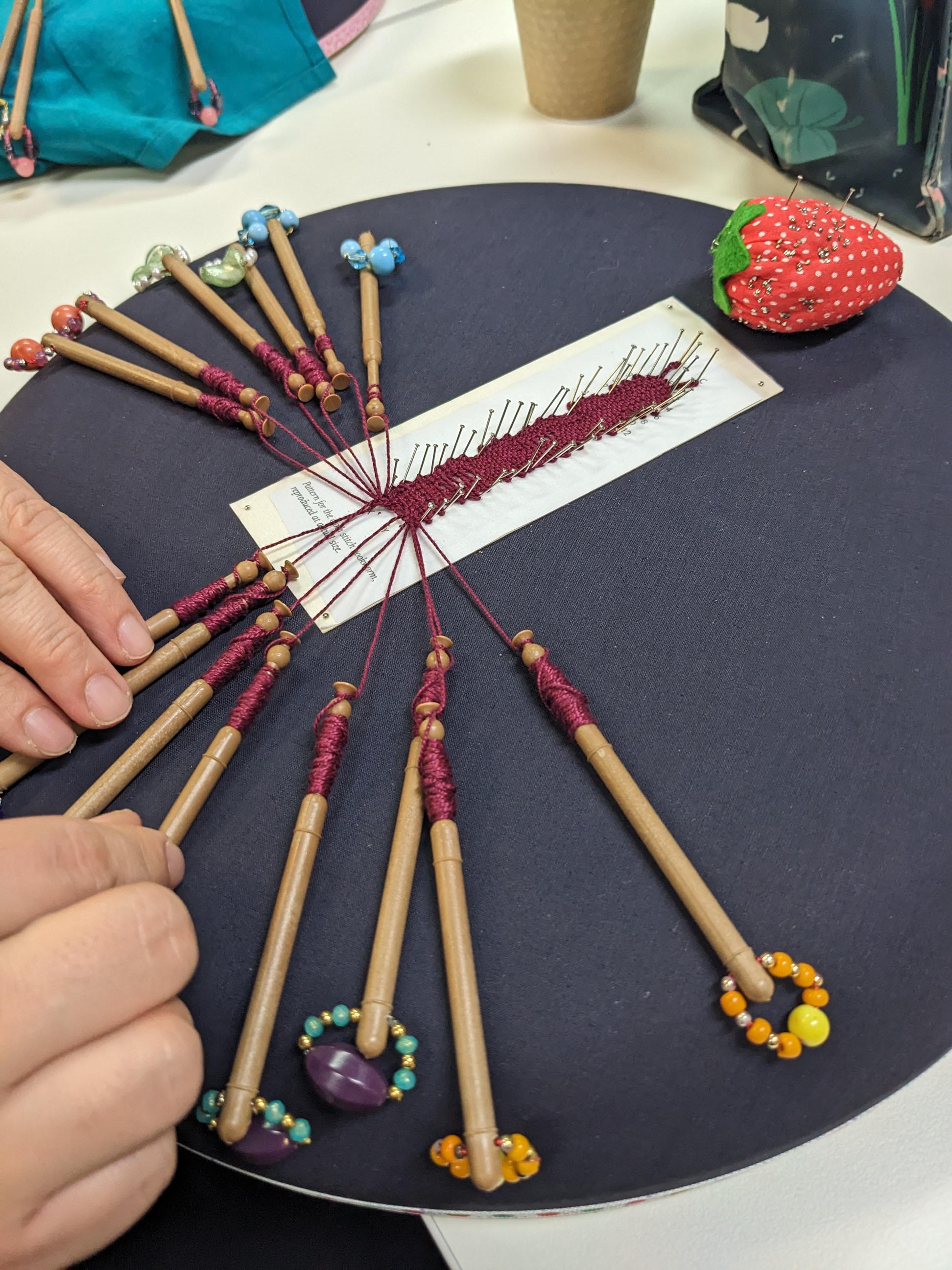 Bobbin Lace Making Beginner Kit: Pillow, Bobbins, Guide & Carry Bag - Etsy