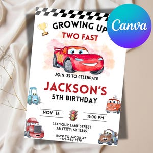 Puede incluir: Una tarjeta de invitación de cumpleaños con un coche de carreras rojo, un trofeo dorado y varios vehículos de dibujos animados. El texto dice Growing Up Two Fast, Jackson's 5th Birthday, Nov 16, 11:00 PM, 123 Your Lane Street, Anycity, ST 12345, y RSVP to Jacob at 123-456-7890.