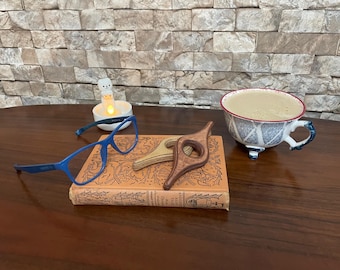 Personalized Beech Wood Page Holder: Custom Thumb Book Opener in 4 colors