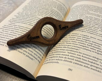 Names Engraved Wooden Book Page Holder: Personalized Thumb Rest Bookmark