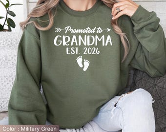 Promoted to Great Grandma Sweatshirt, Pregnancy Announcement to Great Grandma, Blue Toile Chinoiserie Grandma To Be Est 2026 Surprise Gift