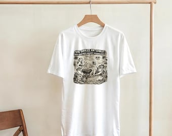 Grillmeister T-Shirt | "Sie grillt, er chillt" Bier & Grillen | Sommer BBQ Shirt | Lustiges Geschenk für Grillfans