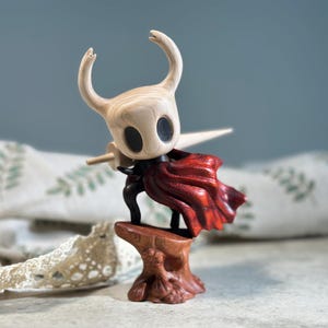 Handgemachte Hohle Ritter Walnuss Skulptur | Magnetische Fantasy Kunst