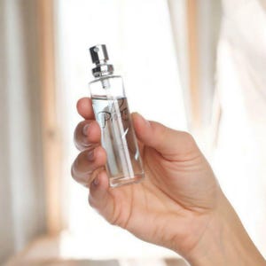 Modern discreet musk fragrance for men travel size perfume