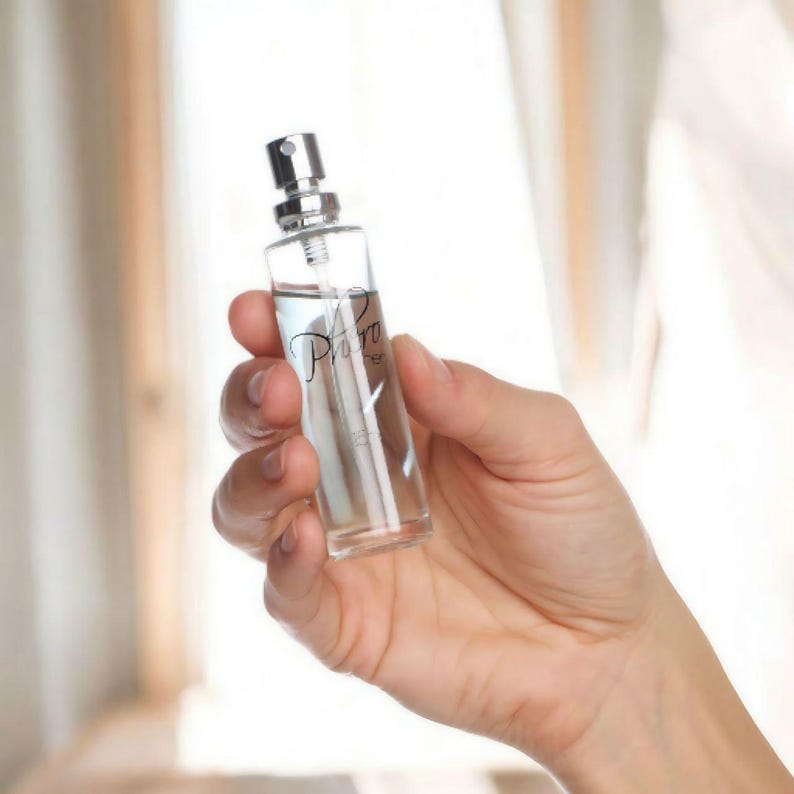 Modern discreet musk fragrance for men travel size perfume