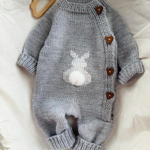 Hand-knitted wool baby set (0-3, 3-6, 6-9 months): jumpsuit, cap and booties.