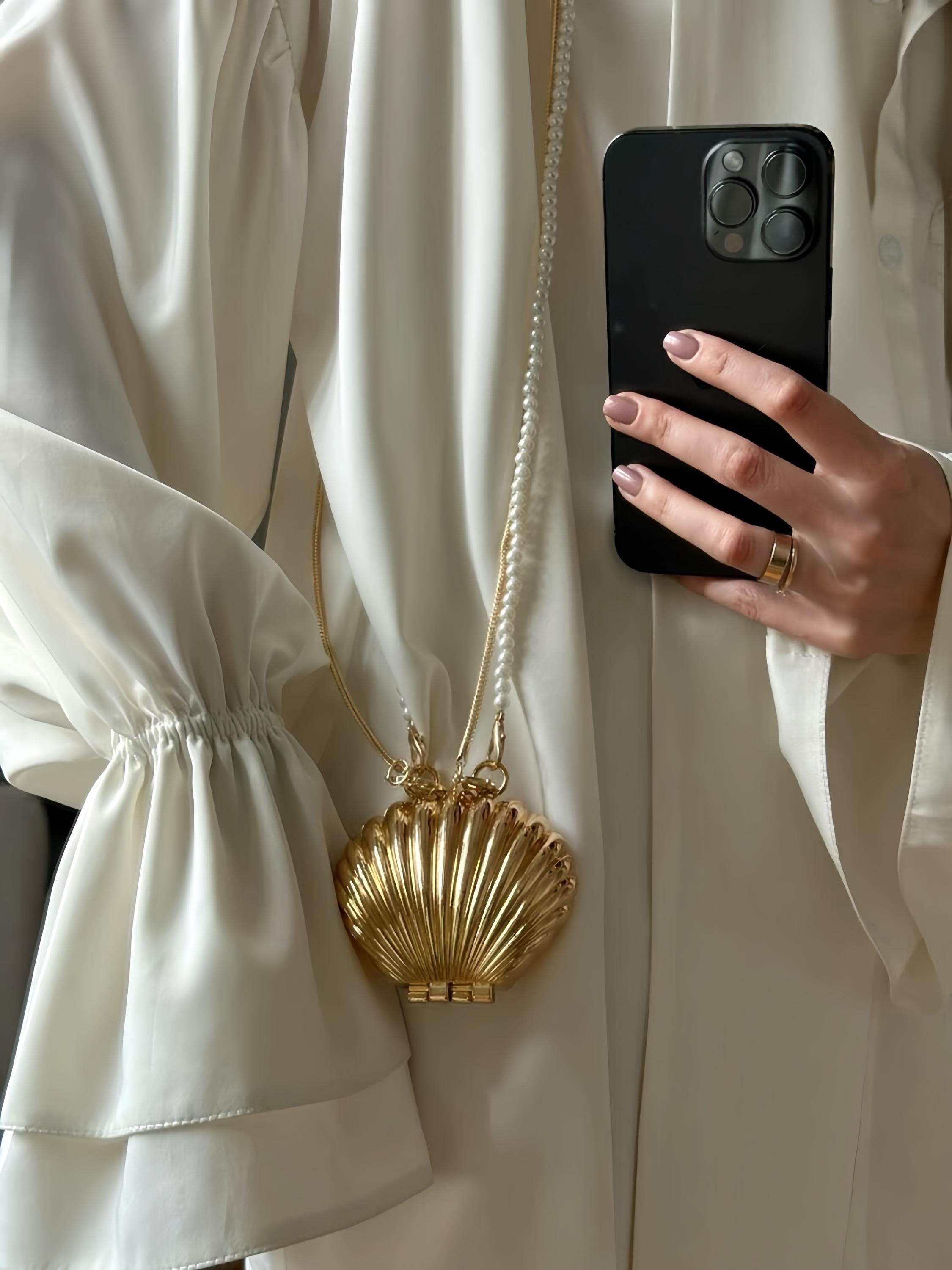 Metal Seashell Clutch with Pearl Chain, Gold Silver Mini Shell Crossbody Bag, Mermaid Aesthetic Purse, Beach Wedding Bridal Accessory
