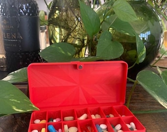 7-Day AM PM Pill Box – Magnetic Travel Pill Organizer