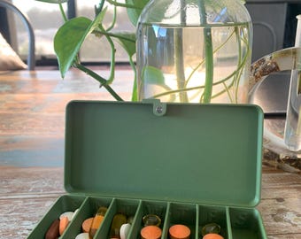 7-Day Pill Box – Weekly Organizer with Magnetic Lid