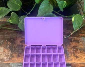 3 week Pill Box - Daily Pill Organizer - with magnetic closing lid