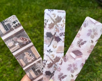 Holographic "Coffee-stained" bookmarks | Book dragon | Booklover gifts | Puakenikeni & Books | Bookshelf | Coffee Colors | Optional Tassle