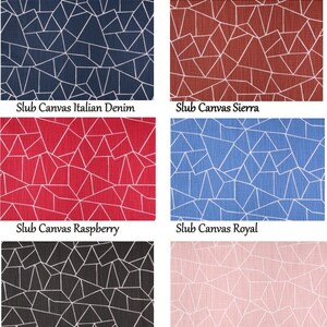 Op de afbeelding: Zes stofstalen met geometrische patronen in verschillende kleuren, waaronder marineblauw, rood, roze, zwart en blauw. Elke staal heeft een wit geometrisch patroon en de tekst "Slub Canvas" gevolgd door de kleurnaam.