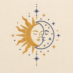 Pode incluir: Um design de bordado em tecido creme apresentando um sol dourado com rosto e raios à esquerda, parcialmente eclipsado por uma lua crescente azul-escura com rosto à direita, rodeado por pequenas estrelas e pontos em azul-escuro e dourado.